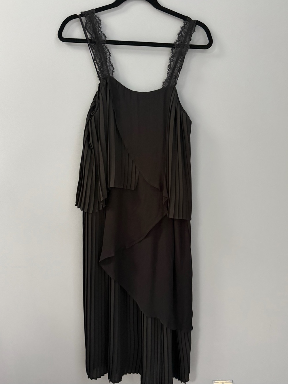 Trendy Black Pleated Lace Dress (Italy)